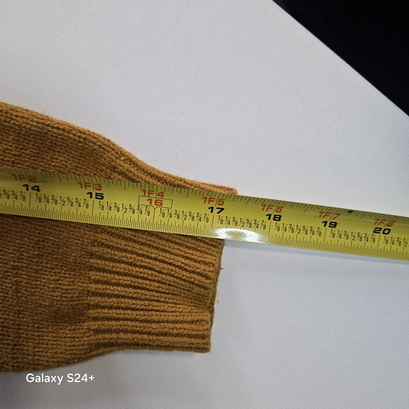 Cozy Sweater with Beaver Design - Picture 5 of 6